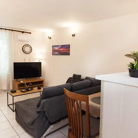 Delightful Modern 1 Bedroom In Kallithea Apartment